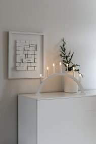 Arch 7 Lights Blanc mat De Konstsmide - Equip&eacute; d&#39;ampoules qui fournissent une lumi&egrave;re agr&eacute;able et contribuent &agrave; une atmosph&egrave;re chaleureuse pendant la p&eacute;riode de No&euml;l.
