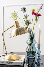 Hood 38cm Laiton antique lampe de bureau De Leitmotiv - La lampe trouve parfaitement sa place sur un bureau ou une table de chevet et sert à la fois de source de lumière pratique et d'élément décoratif raffiné.