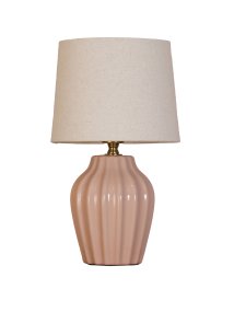 Lyon 32cm Rose lampe de table De PR Home - Gr&acirc;ce &agrave; son design styl&eacute; et accueillant, Lyon trouve sa place aussi bien sur une table d'appoint, une table de chevet ou pr&egrave;s d'une fen&ecirc;tre, o&ugrave; elle devient un &eacute;l&eacute;ment d&eacute;coratif et une source d'ambiance dans les int&eacute;rieurs classiques comme modernes.