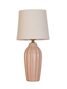 Lyon 40cm Rose lampe de table De PR Home - Grâce à son design stylé et accueillant, Lyon trouve sa place aussi bien sur une table d'appoint, une table de chevet ou près d'une fenêtre, où elle devient un élément décoratif et une source d'ambiance dans les intérieurs classiques comme modernes.