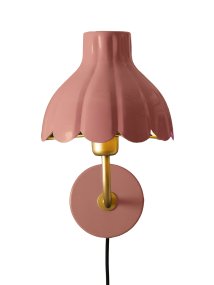 Wells 35cm rose foncé lampe de lecture De PR Home - Inspir&eacute;e par l'&eacute;closion des p&eacute;tales de fleurs, cette collection conf&egrave;re &agrave; la lampe un design &agrave; la fois ludique et &eacute;l&eacute;gant.