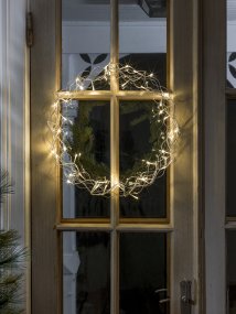 Couronne LED Ø45 Argent De Konstsmide - D'un diam&egrave;tre de 45 cm, cette guirlande est une magnifique d&eacute;coration, id&eacute;ale &agrave; suspendre &agrave; une fen&ecirc;tre ou &agrave; un mur, pour une ambiance encore plus chaleureuse durant les mois les plus sombres.