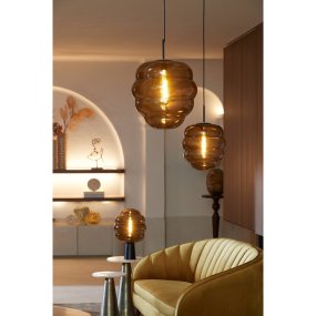 Misty Ø45 Brun suspension De Light & Living - Sa forme unique et son verre teinté diffusent une lumière douce et agréable, parfaite pour un intérieur moderne.