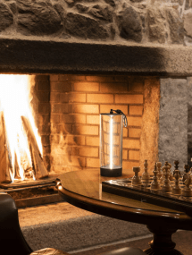 Edison 24cm Anthracite De Konstsmide - La poignée vous permet d'utiliser facilement Edison comme lanterne suspendue, mais si vous préférez l'utiliser debout, vous pouvez simplement retirer la poignée.