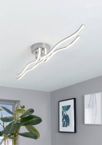 Roncade 108cm Chrome plafonnier De Eglo - La forme minimaliste et fluide donne &agrave; la lampe une expression &eacute;l&eacute;gante et sophistiqu&eacute;e, ajoutant une touche d'art moderne &agrave; votre maison.