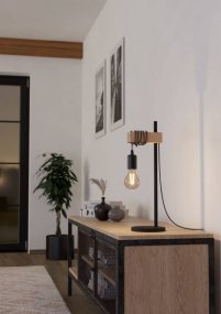 Townshend 50cm Noir lampe de table De Eglo - Le design simple mais charmant de la lampe s'intègre aussi bien dans les environnements modernes que ruraux, créant une atmosphère chaleureuse et accueillante.