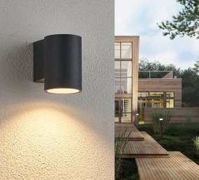 Oden Single Anthracite lampe d’extérieur De Lampan - Lampan lyser fint ner p&aring; v&auml;ggen och skapar en h&auml;rlig atmosf&auml;r.