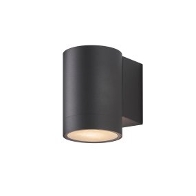 Oden Single Anthracite lampe d’extérieur De Lampan - Lampan lyser fint ner p&aring; v&auml;ggen och skapar en h&auml;rlig atmosf&auml;r.