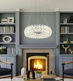 Diann Ø60 Chrome suspension De Globo Lighting - Med en diameter p&aring; 60 cm och en imponerande ljusstyrka p&aring; 4460 lumen ger den en kraftfull och j&auml;mn belysning.