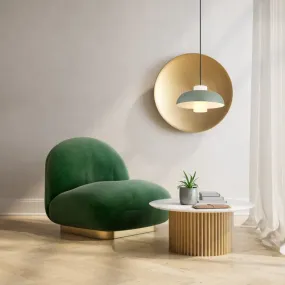 Lowe Ø38 Vert suspension De Globo Lighting - Den runda sk&auml;rmen i matt gr&ouml;nf&auml;rgad metall ger ett elegant och tidl&ouml;st uttryck, medan den cylinderformade sk&auml;rmen i opalglas sprider ett mjukt och behagligt ljus.