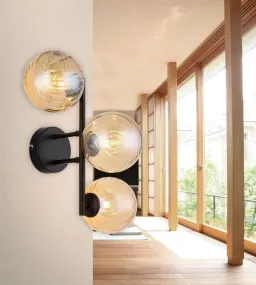 Conor 36cm Ambre applique murale De Globo Lighting - Conor v&auml;gglampa i mattsvart med amberf&auml;rgade glassf&auml;rer ger en modern och elegant touch till vilket rum som helst.