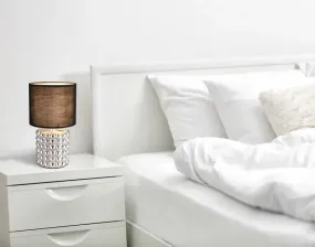 Valentino 33cm Chrome lampe de table De Globo Lighting - P&aring; en cylinderformad fot i krompl&auml;terad keramik vilar en stilren, svart textilsk&auml;rm.