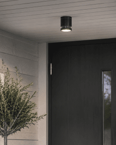 Cirkum Ø12 Noir De Lampan - L'indice IP54 signifie qu'il est r&eacute;sistant &agrave; l'humidit&eacute; et &agrave; la poussi&egrave;re, ce qui en fait un excellent choix pour les pi&egrave;ces humides et autres zones o&ugrave; la fonctionnalit&eacute; et la durabilit&eacute; sont importantes.