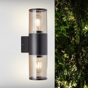 Sergioro Noir mat lampe d’extérieur De Brilliant - Il a un indice de protection IP44 et est donc protégé contre les projections d'eau et donc adapté à une utilisation en extérieur.