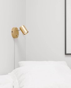 Correct Or lampe de lecture De By Rydéns - Utilisez-la comme lampe de chevet, lampe de lecture à côté de votre fauteuil préféré, au-dessus du comptoir de la cuisine, ou pourquoi pas pour éclairer un tableau que vous aimez.