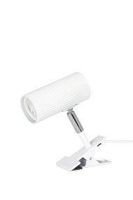 Hubble Blanc lampe à pince De Globen Lighting - L'abat-jour est inclinable verticalement et latéralement, ce qui la rend idéale pour une utilisation sur une étagère ou une tête de lit.