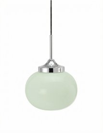 Elsy Ø18 Vert lampe de fenêtre De PR Home - Son abat-jour en verre vert sauge, fa&ccedil;onn&eacute; &agrave; la main, conf&egrave;re &agrave; chaque applique un caract&egrave;re unique, tandis que les d&eacute;tails en m&eacute;tal chrom&eacute; apportent un contraste raffin&eacute;.