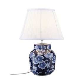 Fanny 47cm Bleu lampe de table De PR Home - I kombination med den veckade textilsk&auml;rmen bidrar lampan med en tidl&ouml;s elegans till rummet.