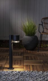 Vienna Noir lampe solaire De Star Trading - Il peut être facilement placé dans un couloir, sur la terrasse ou le balcon.