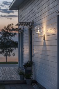 Orion Blanc lampe d’extérieur De Konstsmide - Cette lampe est fabriquée à partir de matériaux durables et peut résister à toutes les conditions météorologiques, ce qui en fait une solution durable et fiable.