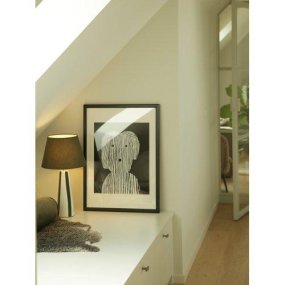 Leya 54cm Vert lampe de table De PR Home - Leya est une lampe de table compl&egrave;te avec son abat-jour assorti, cr&eacute;ant une ambiance &eacute;l&eacute;gante et harmonieuse.