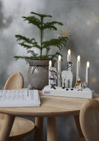 Pippi Blanc De Star Trading - Ce charmant bougeoir diffuse la magie de Noël et constitue une jolie décoration pour une fenêtre ou une étagère.
