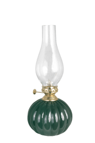 Olga Vert De Strömshaga - Son pied rond en verre vert &agrave; la texture c&ocirc;tel&eacute;e lui conf&egrave;re un caract&egrave;re unique et s'harmonise parfaitement avec le br&ucirc;leur &agrave; l'aspect laiton vieilli.