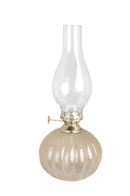 Olga Beige De Strömshaga - Son pied rond en verre beige &agrave; la texture c&ocirc;tel&eacute;e lui conf&egrave;re un caract&egrave;re unique et s'harmonise parfaitement avec le br&ucirc;leur &agrave; l'aspect laiton vieilli.