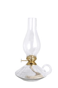 Kerosene lamp with handle big Transparent De Strömshaga - Le br&ucirc;leur aspect laiton et le haut tube en verre transparent soulignent son caract&egrave;re traditionnel.