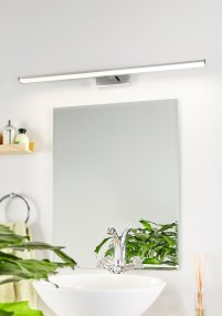Pandella 78cm Chrome lampe de salle de bain De Eglo - Dot&eacute;e d'une &eacute;l&eacute;gante finition chrom&eacute;e et d'une LED int&eacute;gr&eacute;e, elle produit une lumi&egrave;re blanche et claire &agrave; 4&nbsp;000&nbsp;K et un flux lumineux de 1&nbsp;700&nbsp;lumens.