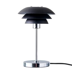 DL16 25cm Noir lampe de table De Dyberg Larsen - Les abat-jour sont en métal et la base est en chrome.