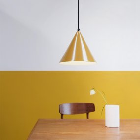 Ron Ø25 Curry De Dyberg Larsen - Il est id&eacute;al pour &ecirc;tre suspendu au-dessus de la table &agrave; manger, de la table basse ou de plusieurs dessus.