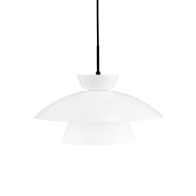 Valby Ø28 Opale suspension De Dyberg Larsen - Le plafonnier Valby Opal est livré avec un câble textile noir de 3 m de long, qui vous donne la possibilité de suspendre la lampe.