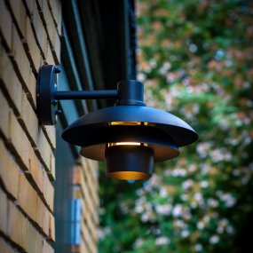 Morph Noir lampe d’extérieur De Dyberg Larsen - Morph est le choix ultime si vous souhaitez améliorer vos espaces extérieurs avec un design danois haut de gamme.