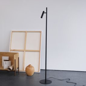 Carlo 1 Noir De Dyberg Larsen - Il dispose d'une LED intégrée et d'un variateur continu contrôlé par un bouton tactile.