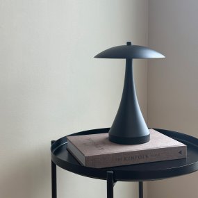Vienna 28cm Noir De Dyberg Larsen - La lampe rechargeable vous donne la libert&eacute; de la placer n'importe o&ugrave; sans avoir &agrave; vous soucier des c&acirc;bles.