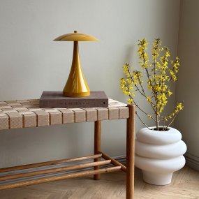 Vienna 28cm Curry De Dyberg Larsen - La lampe rechargeable vous donne la liberté de la placer n'importe où sans avoir à vous soucier des câbles.