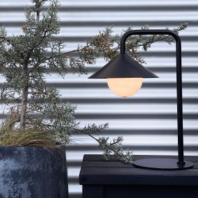 Nova 46cm Noir portable De Dyberg Larsen - La lampe de table portable Nova allie design moderne et fonctionnalit&eacute;s intelligentes, ce qui la rend id&eacute;ale pour une utilisation int&eacute;rieure et ext&eacute;rieure.