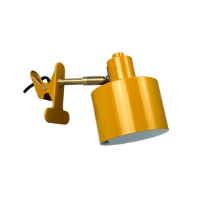 Ocean Jaune lampe à pince De Dyberg Larsen - Il allie fonctionnalit&eacute; et design moderne et minimaliste, cr&eacute;ant une ambiance &agrave; la fois apaisante et raffin&eacute;e.