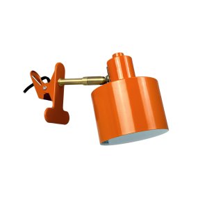Ocean Orange lampe à pince De Dyberg Larsen - Elle allie fonctionnalit&eacute; et design moderne et minimaliste, cr&eacute;ant une ambiance calme et raffin&eacute;e.