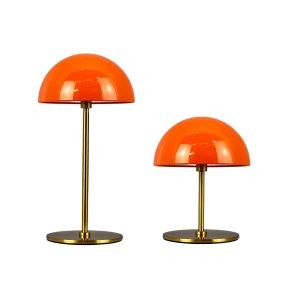 Along Ensemble 20cm Orange portable De Dyberg Larsen - Les lampes sont &eacute;quip&eacute;es de LED int&eacute;gr&eacute;es et offrent trois niveaux de luminosit&eacute; r&eacute;glables gr&acirc;ce &agrave; un variateur tactile situ&eacute; sur le dessus.