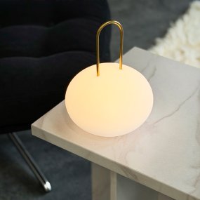 Ellipse 27cm Blanc portable De Dyberg Larsen - Cette lampe portable est id&eacute;ale pour une utilisation en ext&eacute;rieur et parfaite pour une terrasse, un balcon ou un jardin.