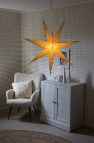 Étoile en papier Ø78 Beige De Konstsmide - Son design simple et &eacute;l&eacute;gant diffuse une lumi&egrave;re douce et agr&eacute;able, cr&eacute;ant une atmosph&egrave;re harmonieuse pendant l'Avent et No&euml;l.