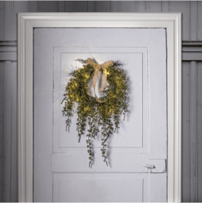 Barr Ø35 Vert De Star Trading - La couronne de pommes de pin a de longues branches tentaculaires et est fabriqu&eacute;e en mat&eacute;riau PE, ce qui est un bon choix respectueux de l'environnement.
