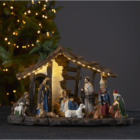 Nativity Multicolore De Star Trading - Elle s'illumine magnifiquement et cr&eacute;e une ambiance festive de No&euml;l.