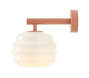 Puff 23cm Corail applique murale De Artera - Son abat-jour décoratif en verre opale blanc, aux courbes harmonieuses, confère à la lampe une allure à la fois ludique et raffinée.