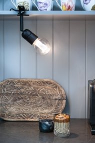 Elegance Noir lampe à pince De Halo Design - Il est recommandé de le placer sur le bureau, la tête de lit, la bibliothèque ou partout où vous avez besoin d'une solution d'éclairage flexible.