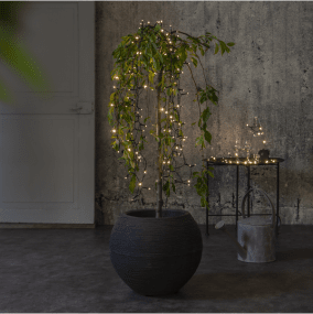 Guirlande Lumineuse Akku 5m Noir De Star Trading - L'espacement de 7 cm entre les LED assure une diffusion homog&egrave;ne de la lumi&egrave;re et une douce lueur dans le jardin, sur le balcon ou &agrave; l'int&eacute;rieur.