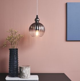 Ball Ball Ø15 Couleur fumée suspension De Halo Design - Ball Ball est une élégante suspension en verre fumé.