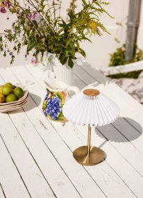 Paris 28cm Antique portable De Halo Design - Il est dimmable et s'adapte à différents besoins et humeurs, ce qui en fait un détail de décoration intérieure pratique et élégant.